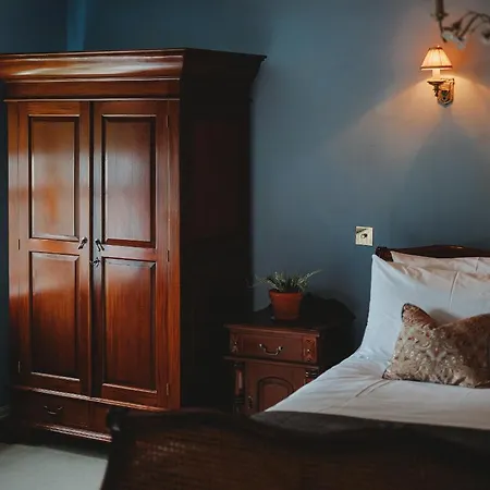 The Crown 4*