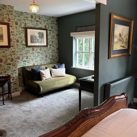 The Crown Roecliffe