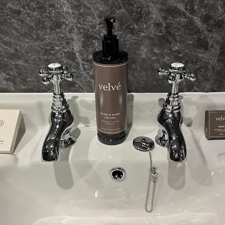 The Crown Roecliffe Hotel 4*