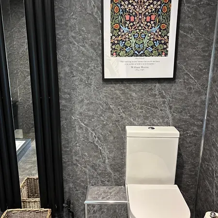מלון The Crown Roecliffe 4*