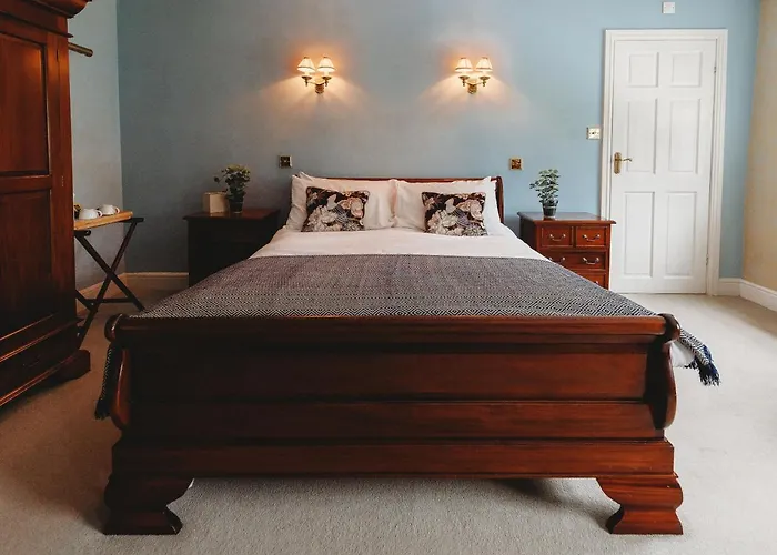 The Crown Hotel 4*
