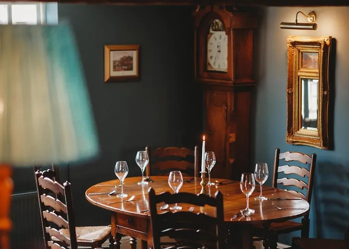 The Crown Roecliffe