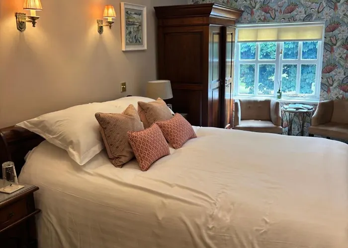 The Crown 4*