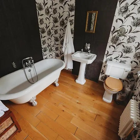 The Crown Roecliffe Inn