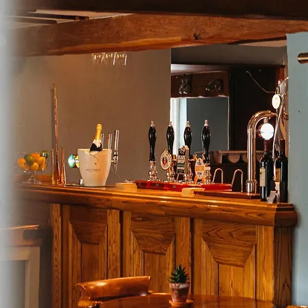 The Crown Roecliffe Inn 4*
