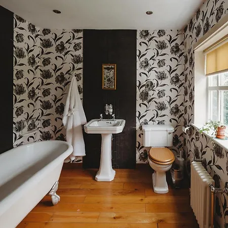 The Crown Roecliffe 4*