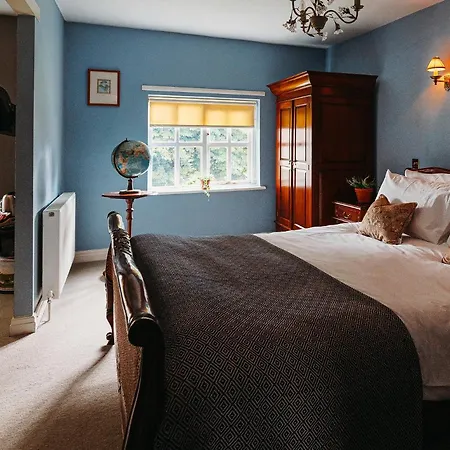 The Crown Roecliffe 4*