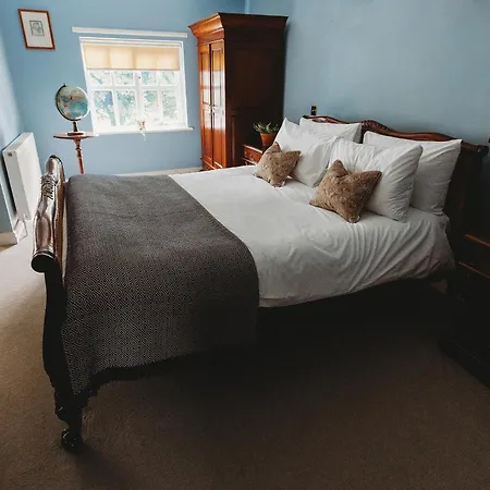 The Crown Roecliffe Inn 4*