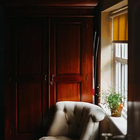 The Crown Roecliffe 4*