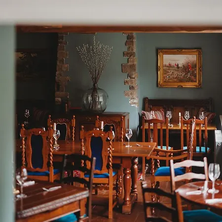 The Crown Roecliffe Inn 4*