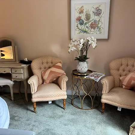 The Crown Roecliffe Hotel 4*