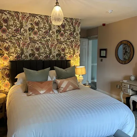 The Crown Roecliffe Roecliffe