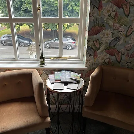 Hotel The Crown Roecliffe 4*