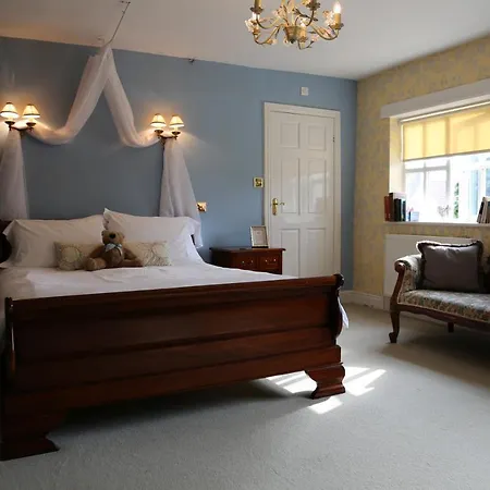 The Crown Roecliffe Inn 4*
