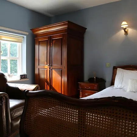 The Crown Roecliffe Inn 4*